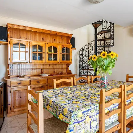 Casa Lauretta A Marciano